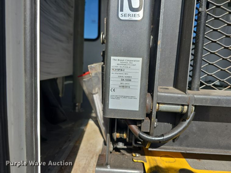 image for item DW3804 2013 Ford E450 Super Duty shuttle bus