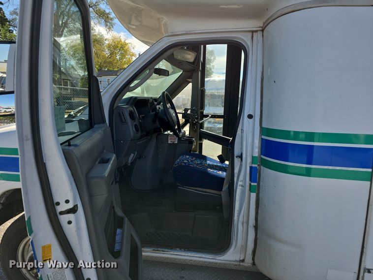 image for item DW3804 2013 Ford E450 Super Duty shuttle bus