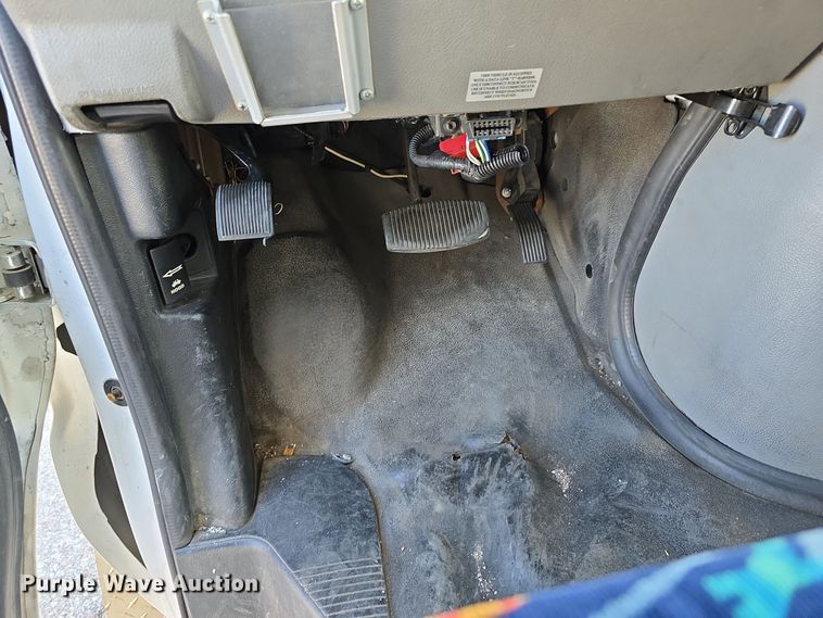 image for item DW3804 2013 Ford E450 Super Duty shuttle bus