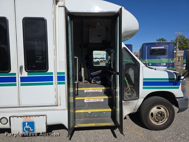 image for item DW3804 2013 Ford E450 Super Duty shuttle bus