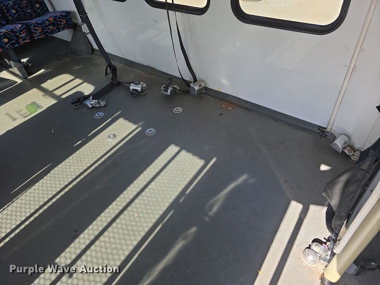 image for item DW3804 2013 Ford E450 Super Duty shuttle bus