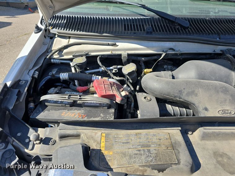 image for item DW3804 2013 Ford E450 Super Duty shuttle bus