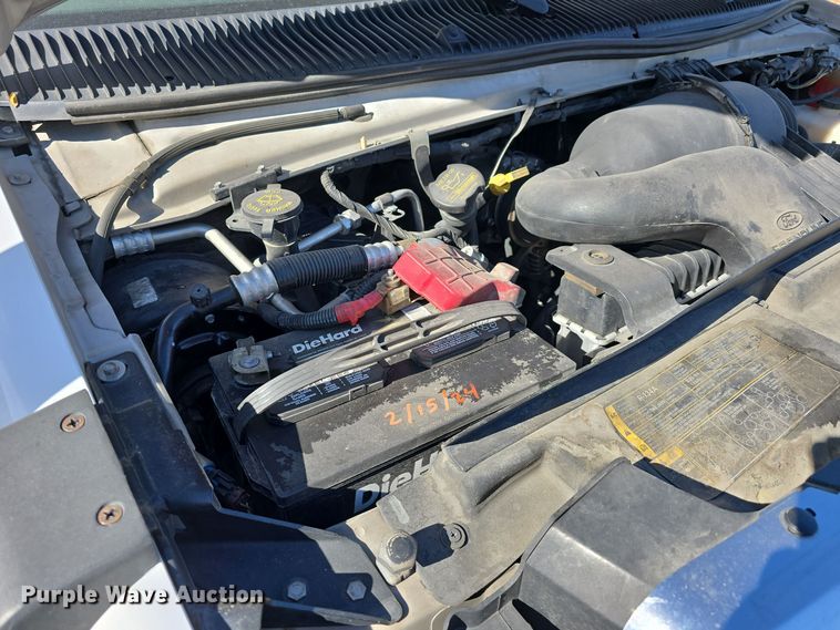 image for item DW3804 2013 Ford E450 Super Duty shuttle bus