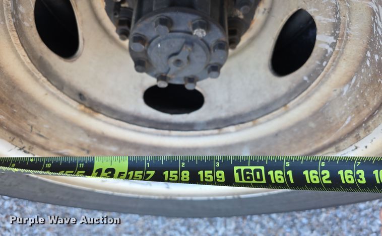 image for item DW3804 2013 Ford E450 Super Duty shuttle bus