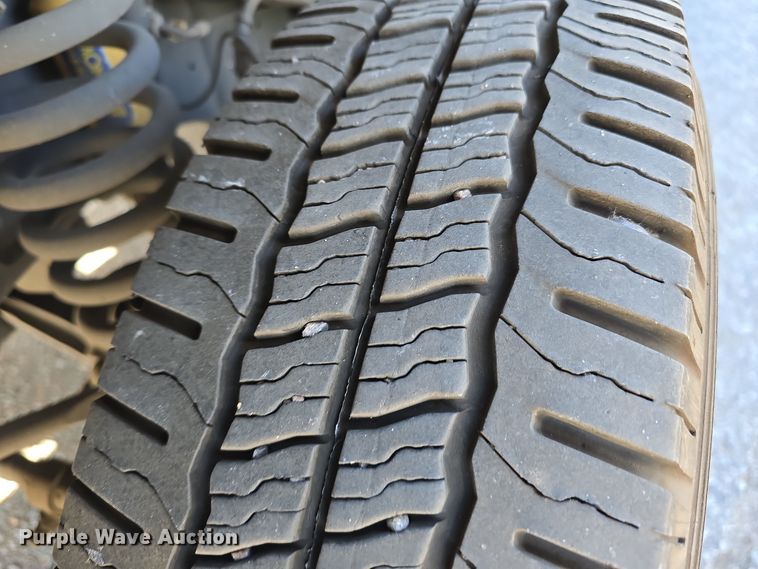 image for item DW3804 2013 Ford E450 Super Duty shuttle bus