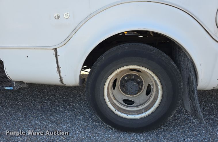 image for item DW3804 2013 Ford E450 Super Duty shuttle bus