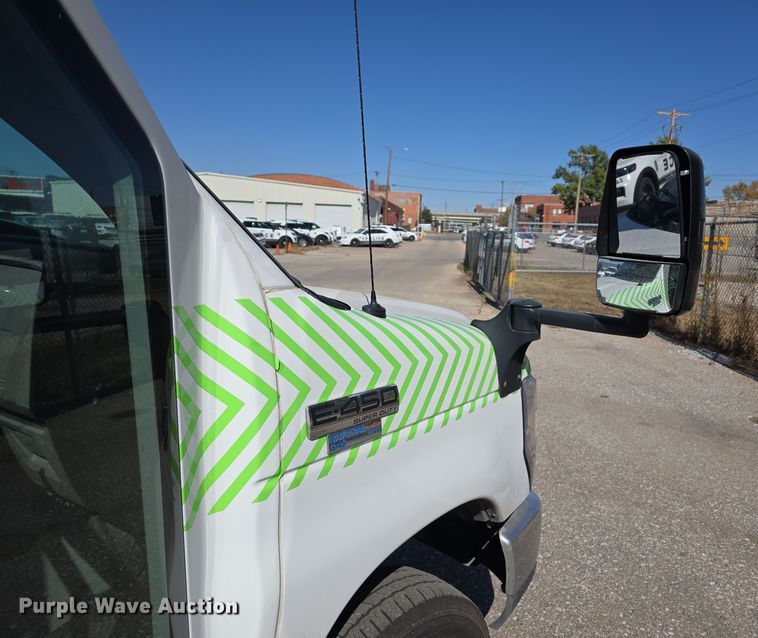 image for item DW3805 2017 Goshen Impulse Ford 220 shuttle bus