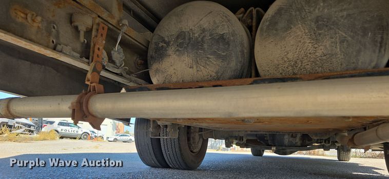 image for item DW3805 2017 Goshen Impulse Ford 220 shuttle bus