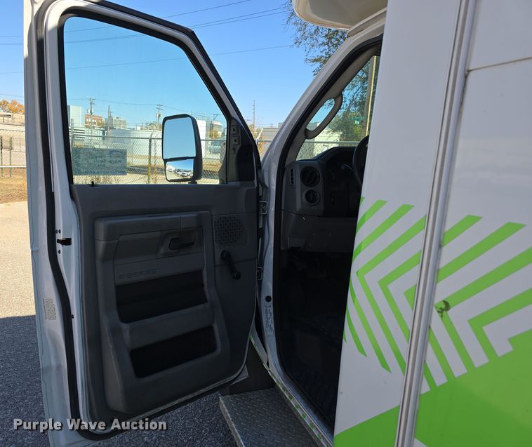 image for item DW3805 2017 Goshen Impulse Ford 220 shuttle bus