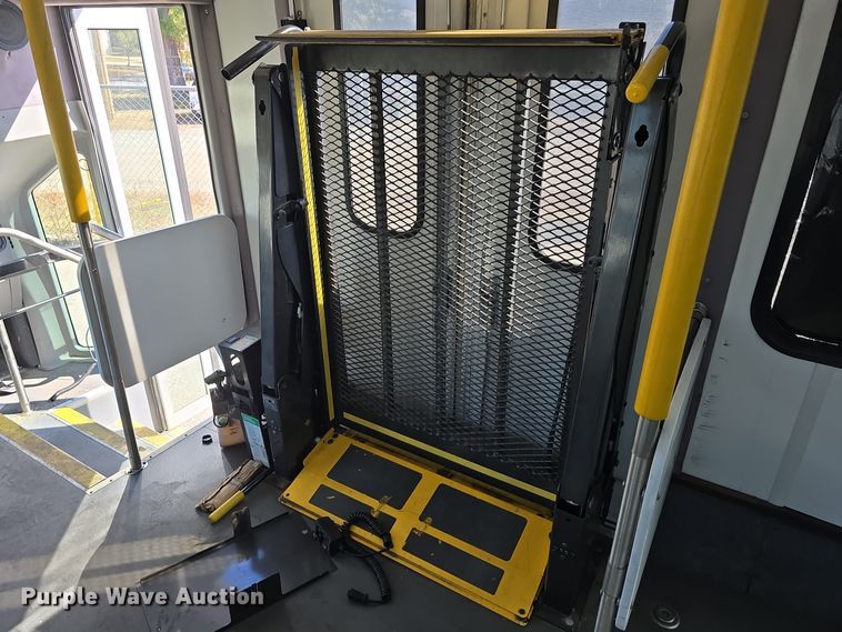 image for item DW3805 2017 Goshen Impulse Ford 220 shuttle bus