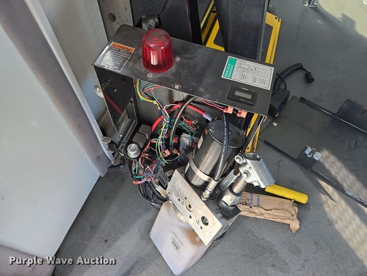 image for item DW3805 2017 Goshen Impulse Ford 220 shuttle bus