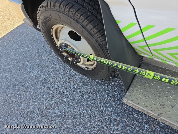 image for item DW3805 2017 Goshen Impulse Ford 220 shuttle bus