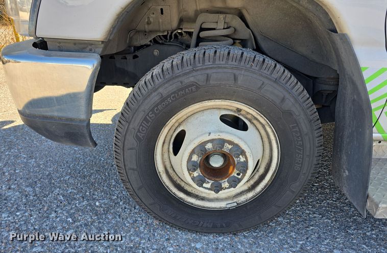 image for item DW3805 2017 Goshen Impulse Ford 220 shuttle bus