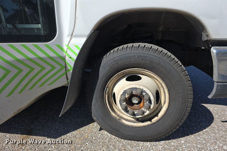 image for item DW3805 2017 Goshen Impulse Ford 220 shuttle bus