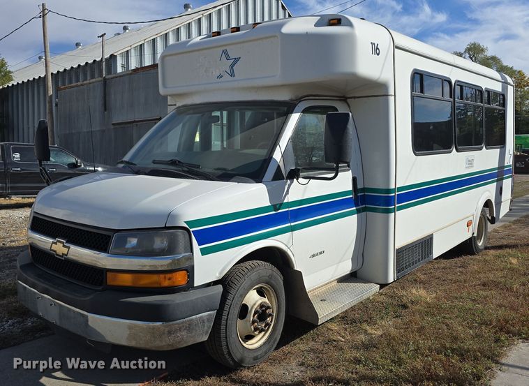 image for item DW3806 2010 Chevrolet 24' Glaval Titan shuttle bus