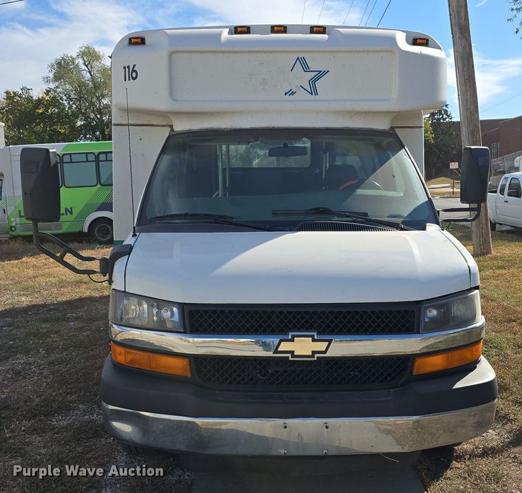 image for item DW3806 2010 Chevrolet 24' Glaval Titan shuttle bus