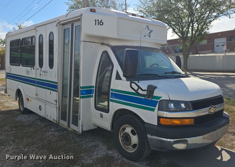 image for item DW3806 2010 Chevrolet 24' Glaval Titan shuttle bus