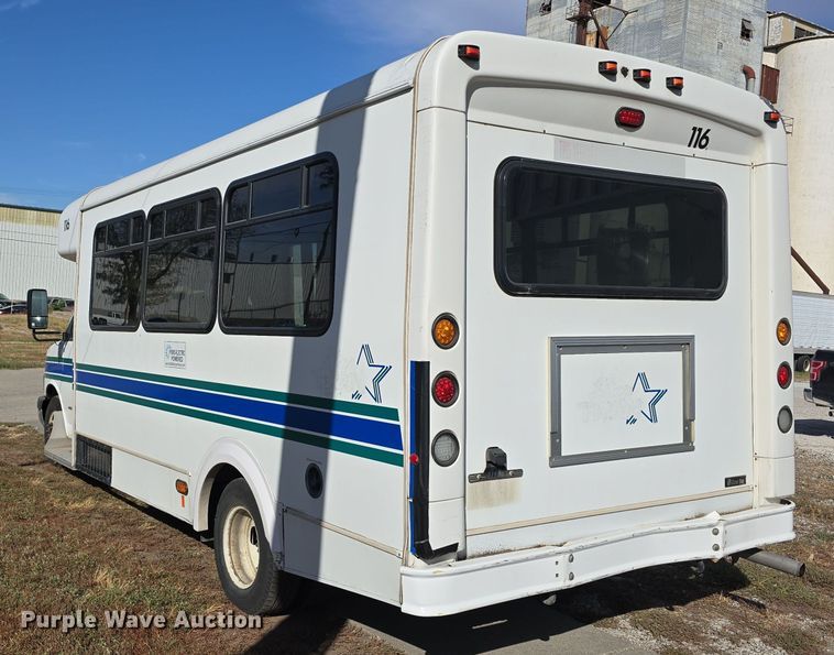 image for item DW3806 2010 Chevrolet 24' Glaval Titan shuttle bus
