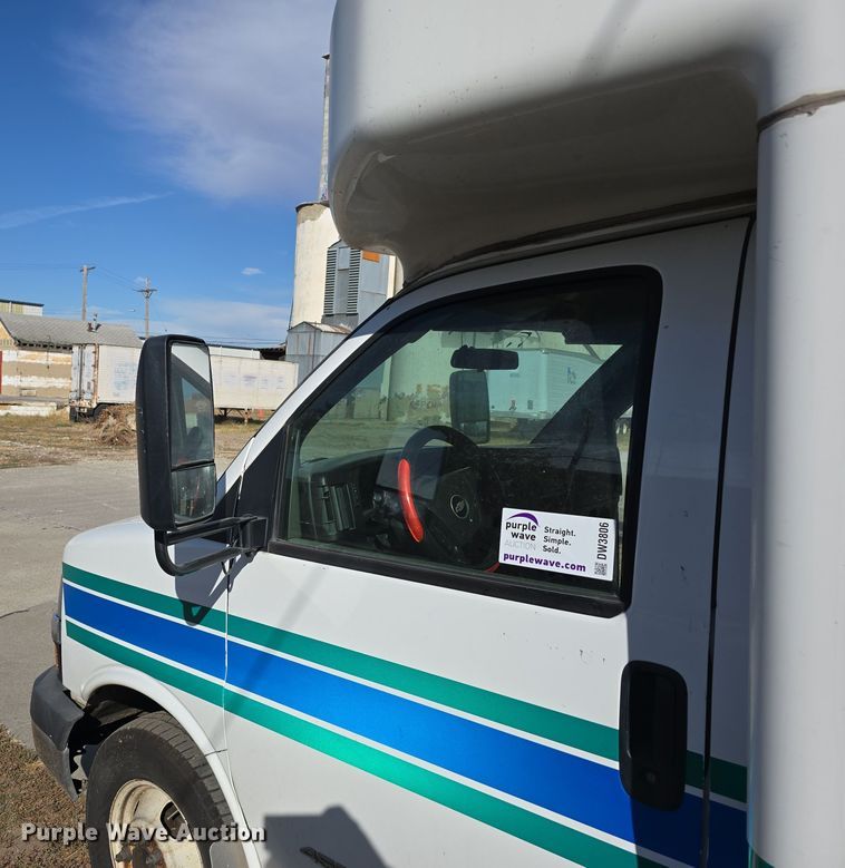 image for item DW3806 2010 Chevrolet 24' Glaval Titan shuttle bus