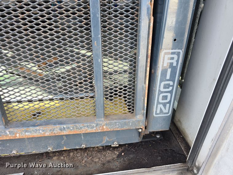 image for item DW3806 2010 Chevrolet 24' Glaval Titan shuttle bus