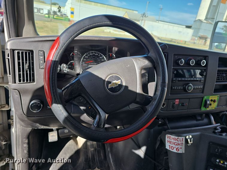 image for item DW3806 2010 Chevrolet 24' Glaval Titan shuttle bus