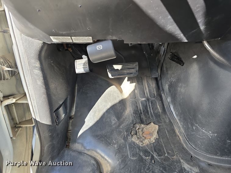 image for item DW3806 2010 Chevrolet 24' Glaval Titan shuttle bus