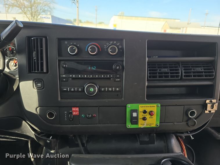 image for item DW3806 2010 Chevrolet 24' Glaval Titan shuttle bus