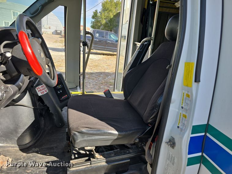 image for item DW3806 2010 Chevrolet 24' Glaval Titan shuttle bus