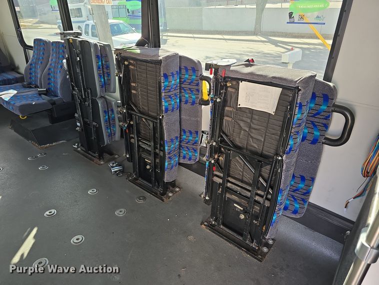 image for item DW3806 2010 Chevrolet 24' Glaval Titan shuttle bus