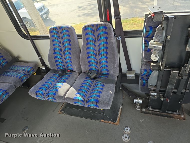 image for item DW3806 2010 Chevrolet 24' Glaval Titan shuttle bus