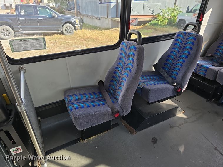 image for item DW3806 2010 Chevrolet 24' Glaval Titan shuttle bus