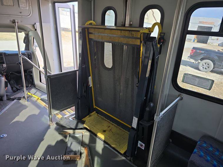 image for item DW3806 2010 Chevrolet 24' Glaval Titan shuttle bus