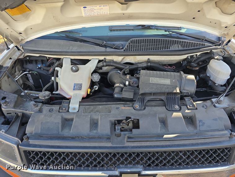 image for item DW3806 2010 Chevrolet 24' Glaval Titan shuttle bus