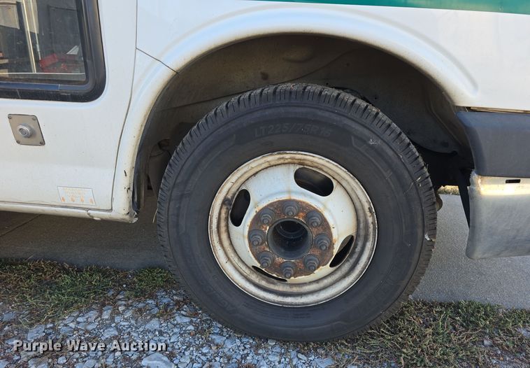 image for item DW3806 2010 Chevrolet 24' Glaval Titan shuttle bus