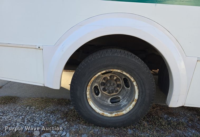 image for item DW3806 2010 Chevrolet 24' Glaval Titan shuttle bus