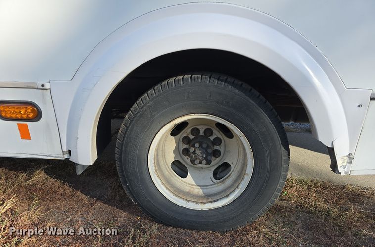 image for item DW3806 2010 Chevrolet 24' Glaval Titan shuttle bus