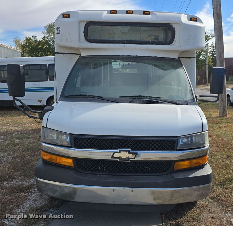 image for item DW3807 2010 Chevrolet 24' Glaval Titan shuttle bus