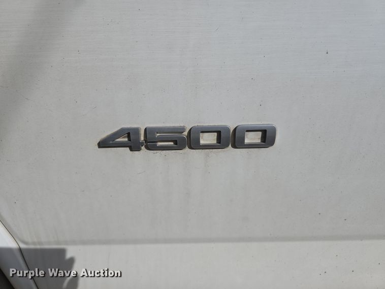 image for item DW3807 2010 Chevrolet 24' Glaval Titan shuttle bus