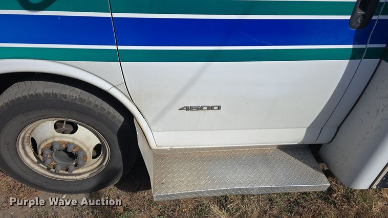 image for item DW3807 2010 Chevrolet 24' Glaval Titan shuttle bus