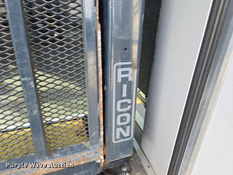 image for item DW3807 2010 Chevrolet 24' Glaval Titan shuttle bus