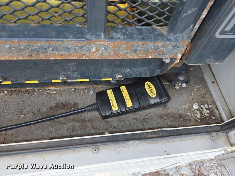 image for item DW3807 2010 Chevrolet 24' Glaval Titan shuttle bus