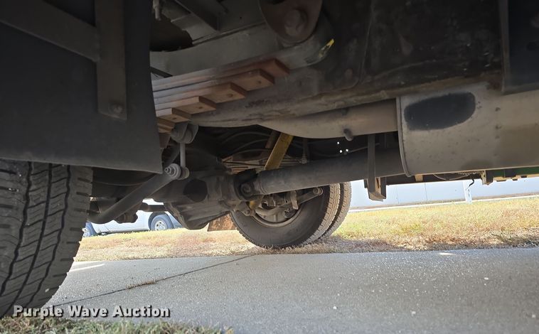 image for item DW3807 2010 Chevrolet 24' Glaval Titan shuttle bus