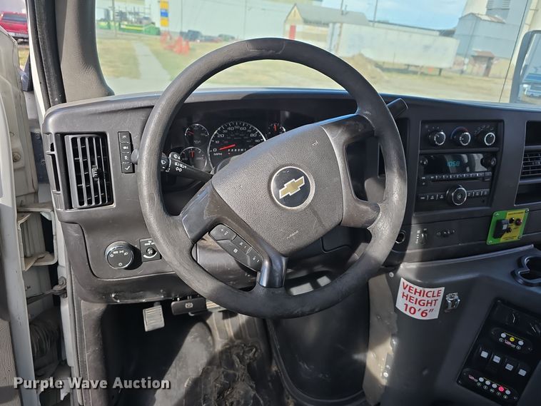 image for item DW3807 2010 Chevrolet 24' Glaval Titan shuttle bus