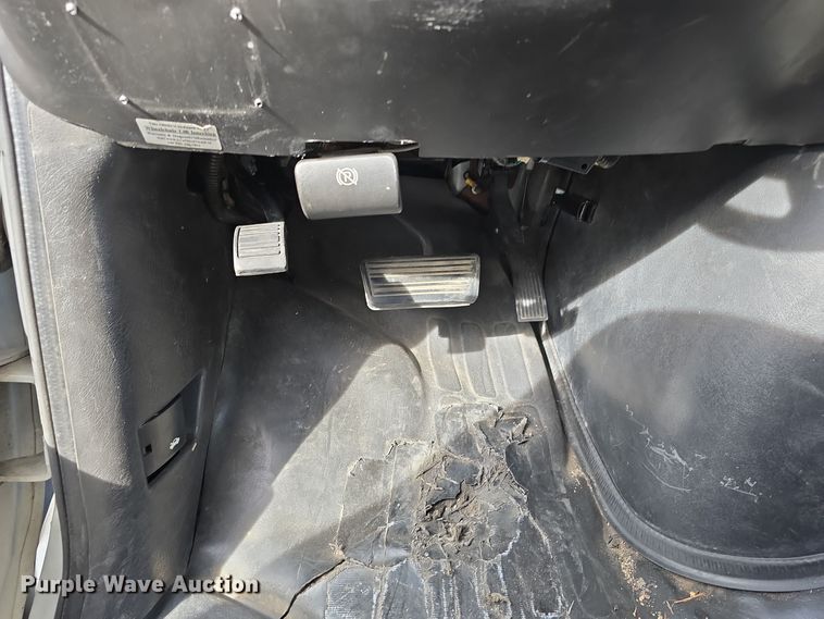 image for item DW3807 2010 Chevrolet 24' Glaval Titan shuttle bus