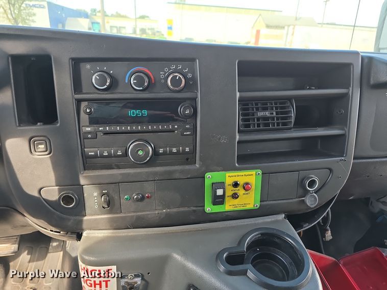 image for item DW3807 2010 Chevrolet 24' Glaval Titan shuttle bus