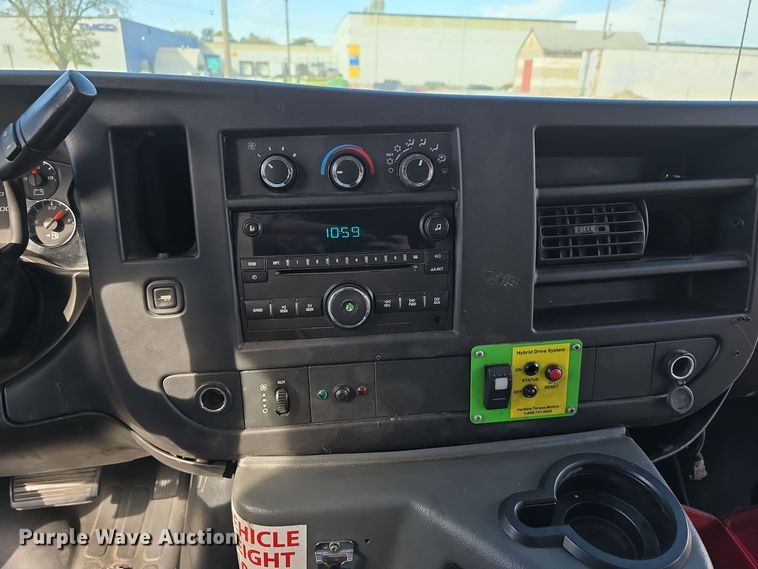 image for item DW3807 2010 Chevrolet 24' Glaval Titan shuttle bus