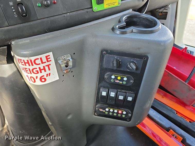 image for item DW3807 2010 Chevrolet 24' Glaval Titan shuttle bus