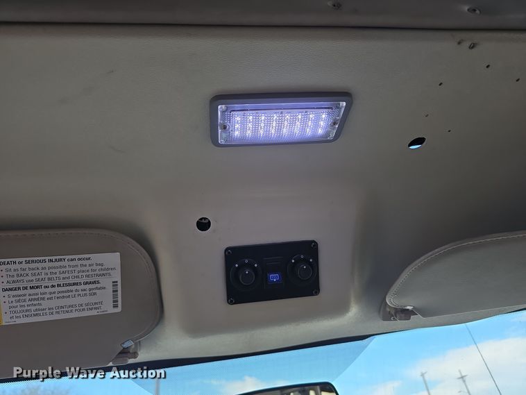 image for item DW3807 2010 Chevrolet 24' Glaval Titan shuttle bus