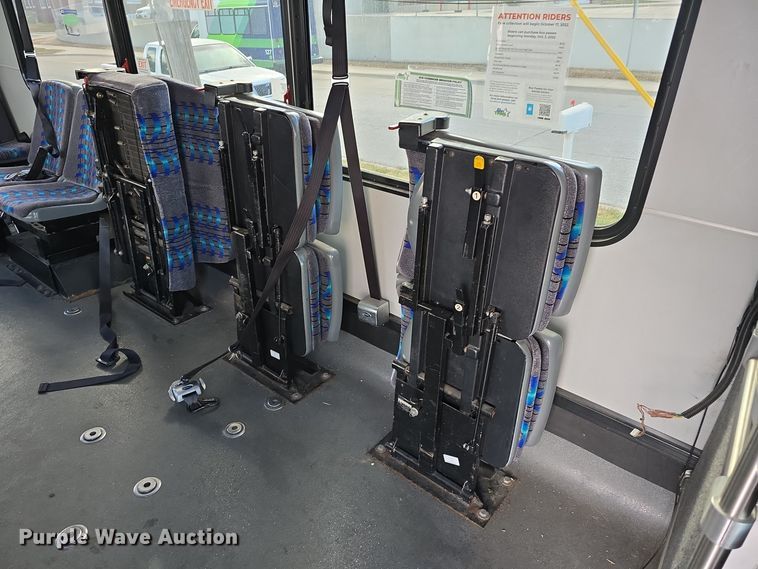 image for item DW3807 2010 Chevrolet 24' Glaval Titan shuttle bus