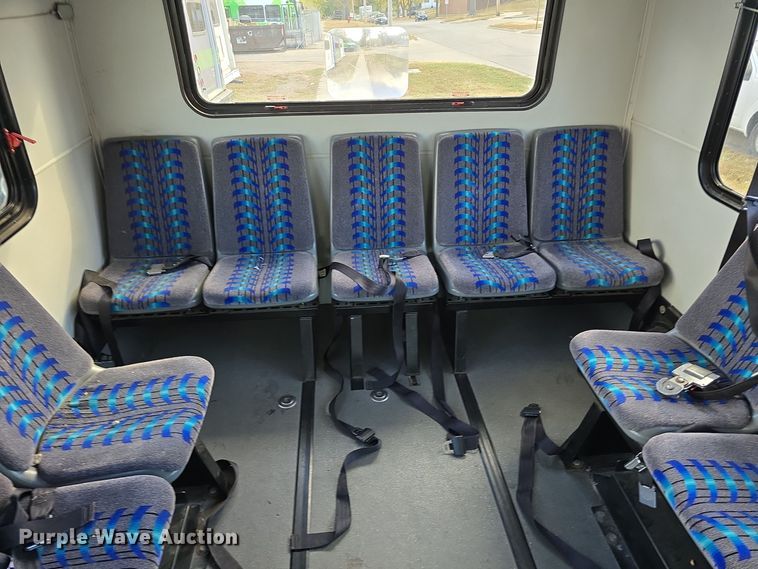 image for item DW3807 2010 Chevrolet 24' Glaval Titan shuttle bus